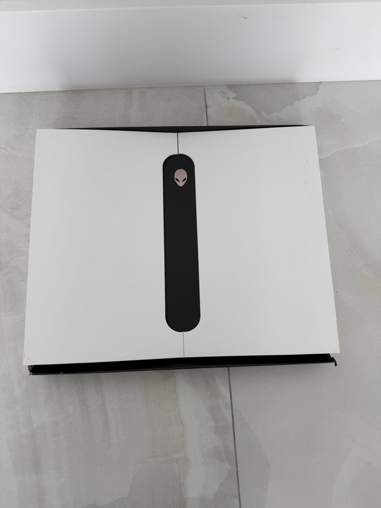 Alienware X16 R2 Empty Gaming Laptop Box Alienware X16 R2 Empty Gaming Laptop Box